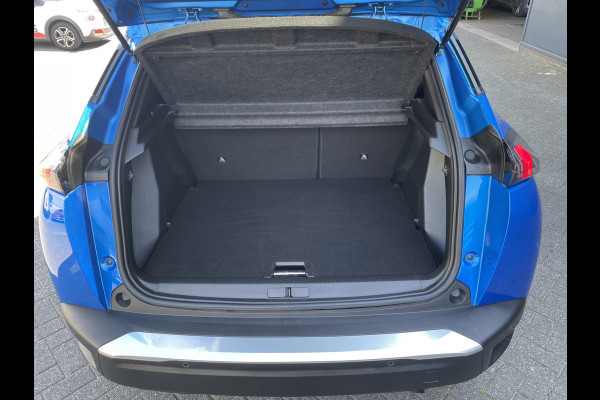 Peugeot 2008 100pk Allure Pack (Camera - Automatische Airco - i-cockpit - Navigatie - 17" - Apple Carplay - LED)