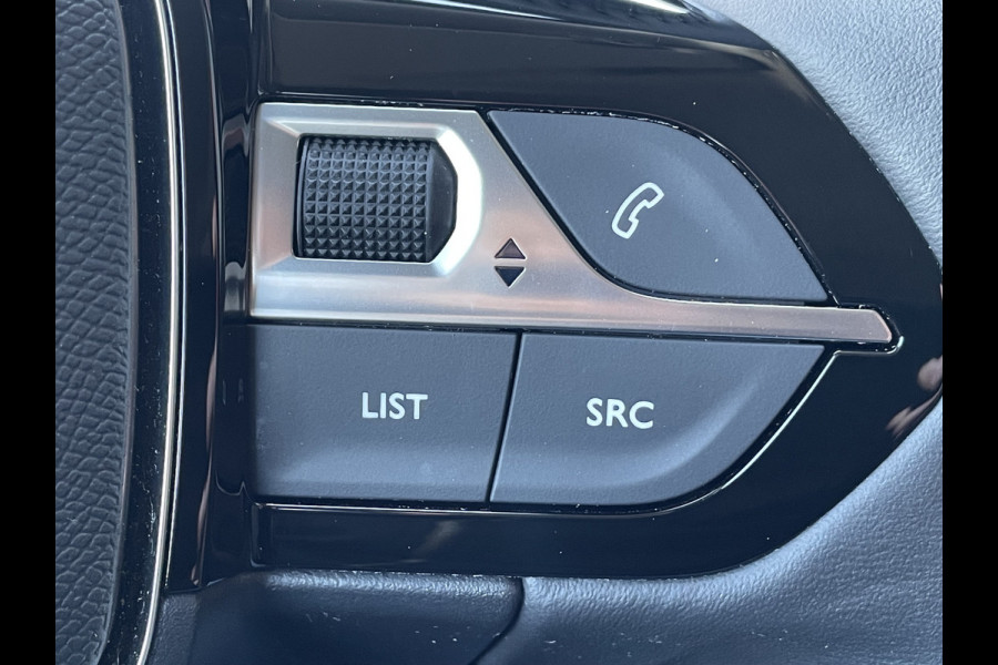 Peugeot 2008 100pk Allure Pack (Camera - Automatische Airco - i-cockpit - Navigatie - 17" - Apple Carplay - LED)