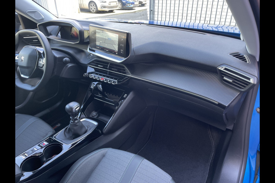 Peugeot 2008 100pk Allure Pack (Camera - Automatische Airco - i-cockpit - Navigatie - 17" - Apple Carplay - LED)