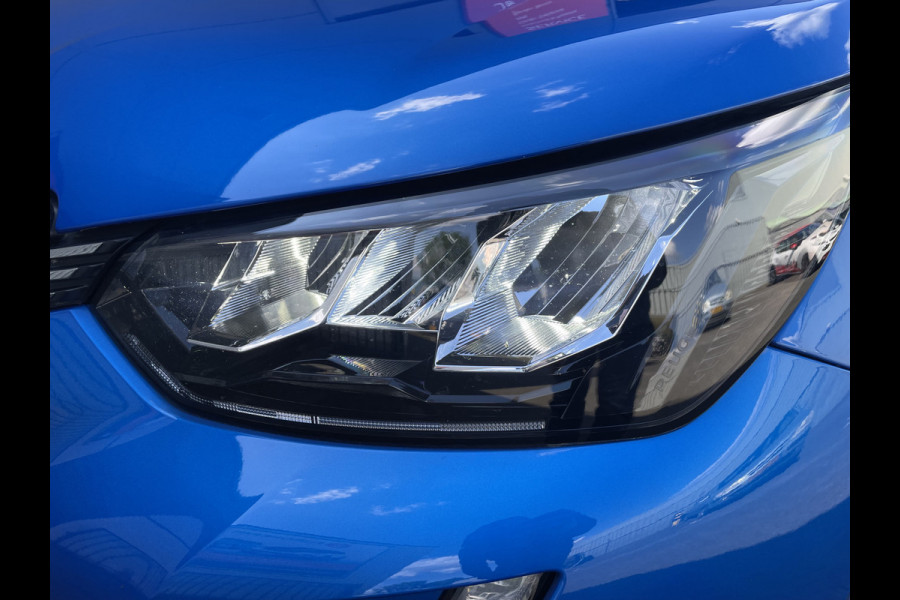 Peugeot 2008 100pk Allure Pack (Camera - Automatische Airco - i-cockpit - Navigatie - 17" - Apple Carplay - LED)