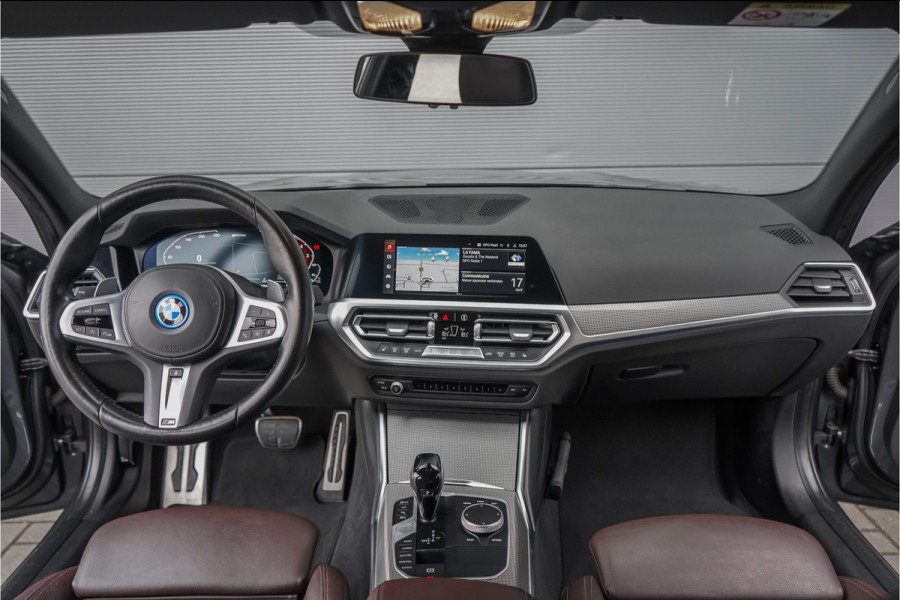 BMW 3 Serie Touring 330e xDrive M-Sport Laser Stuur & Stoelverw Keyless 19"