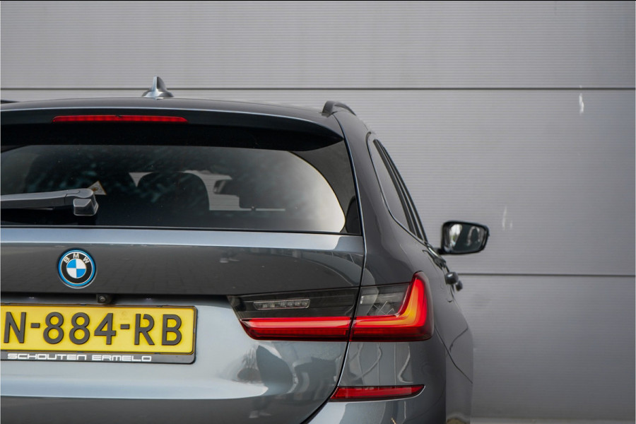 BMW 3 Serie Touring 330e xDrive M-Sport Laser Stuur & Stoelverw Keyless 19"