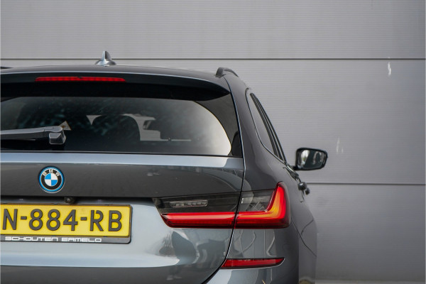 BMW 3 Serie Touring 330e xDrive M-Sport Laser Stuur & Stoelverw Keyless 19"