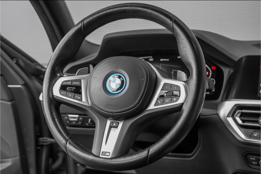 BMW 3 Serie Touring 330e xDrive M-Sport Laser Stuur & Stoelverw Keyless 19"