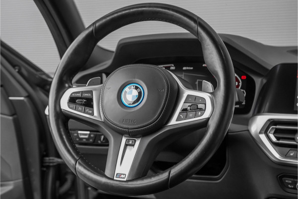BMW 3 Serie Touring 330e xDrive M-Sport Laser Stuur & Stoelverw Keyless 19"