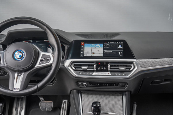 BMW 3 Serie Touring 330e xDrive M-Sport Laser Stuur & Stoelverw Keyless 19"