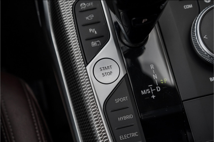 BMW 3 Serie Touring 330e xDrive M-Sport Laser Stuur & Stoelverw Keyless 19"