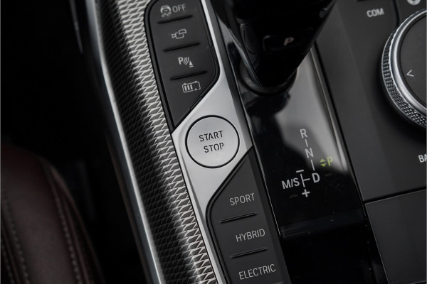 BMW 3 Serie Touring 330e xDrive M-Sport Laser Stuur & Stoelverw Keyless 19"