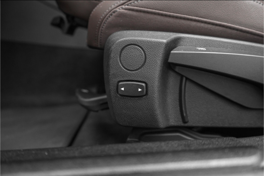 BMW 3 Serie Touring 330e xDrive M-Sport Laser Stuur & Stoelverw Keyless 19"