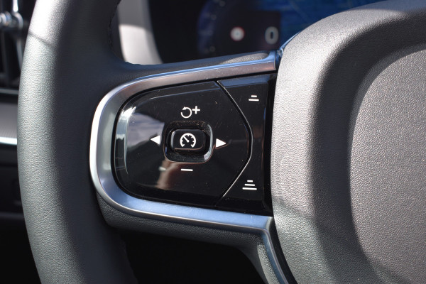 Volvo XC60 T6 AWD 350PK Plug-in Hybrid Plus Dark | BLIS | ACC | HUD | H&K | 360 Camera | Panorama dak |