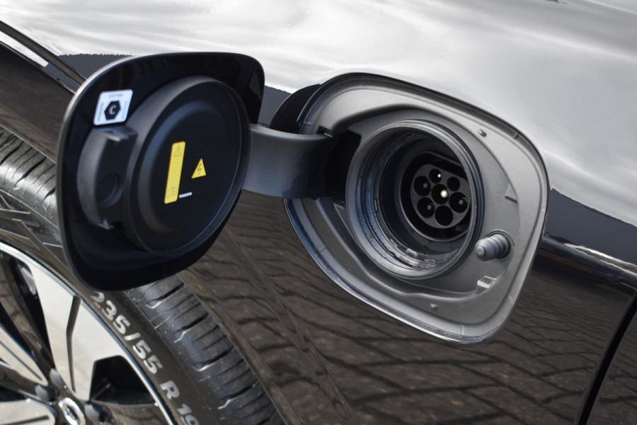 Volvo XC60 T6 AWD 350PK Plug-in Hybrid Plus Dark | BLIS | ACC | HUD | H&K | 360 Camera | Panorama dak |