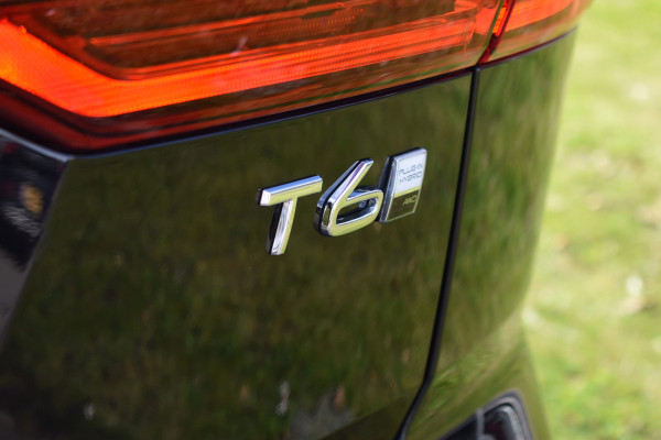 Volvo XC60 T6 AWD 350PK Plug-in Hybrid Plus Dark | BLIS | ACC | HUD | H&K | 360 Camera | Panorama dak |