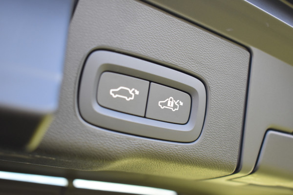 Volvo XC60 T6 AWD 350PK Plug-in Hybrid Plus Dark | BLIS | ACC | HUD | H&K | 360 Camera | Panorama dak |