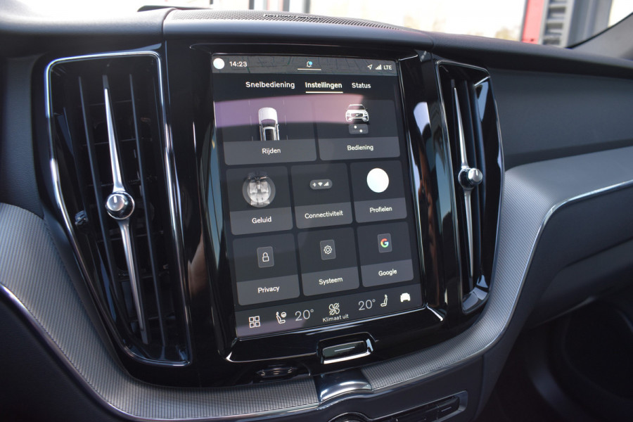 Volvo XC60 T6 AWD 350PK Plug-in Hybrid Plus Dark | BLIS | ACC | HUD | H&K | 360 Camera | Panorama dak |