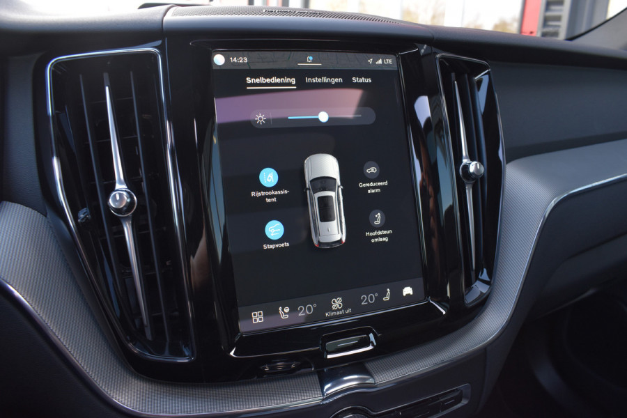 Volvo XC60 T6 AWD 350PK Plug-in Hybrid Plus Dark | BLIS | ACC | HUD | H&K | 360 Camera | Panorama dak |