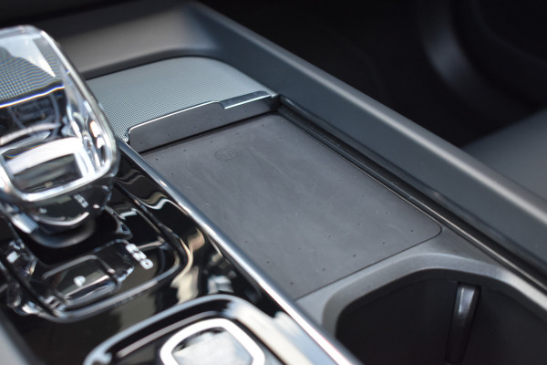 Volvo XC60 T6 AWD 350PK Plug-in Hybrid Plus Dark | BLIS | ACC | HUD | H&K | 360 Camera | Panorama dak |