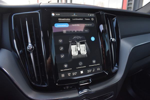 Volvo XC60 T6 AWD 350PK Plug-in Hybrid Plus Dark | BLIS | ACC | HUD | H&K | 360 Camera | Panorama dak |