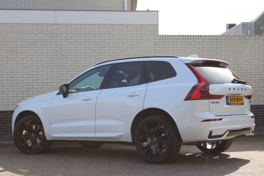 Volvo XC60 2.0 T8 Plug-in hybrid Plus Black Edition Head-up | 360 | Zwenkbare trekhaak | Panoramadak