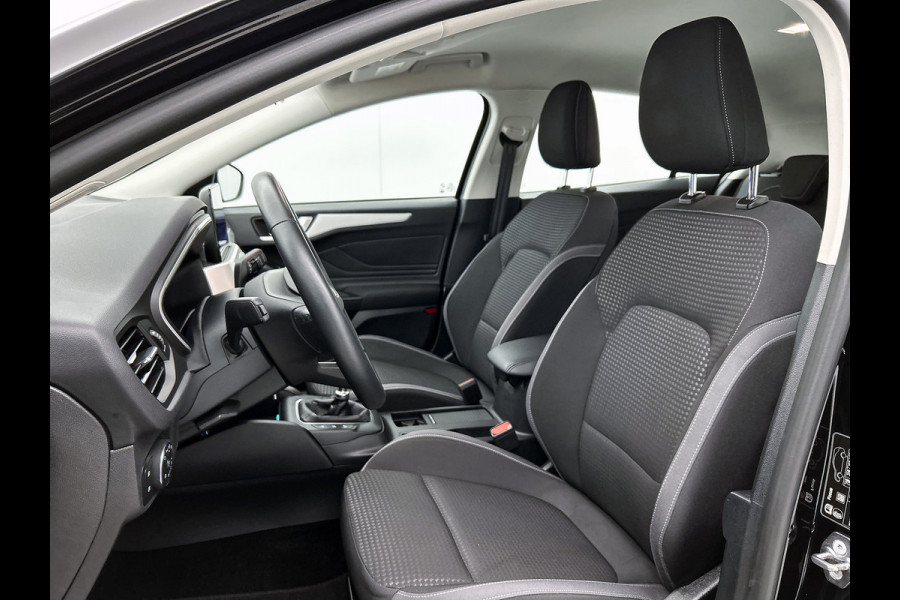 Ford Focus 1.0 EcoBoost Hybrid Trend Edition Business (NAVIGATIE, CAMERA, CARPLAY, PARKEERSENSOREN, GOED ONDERHOUDEN)
