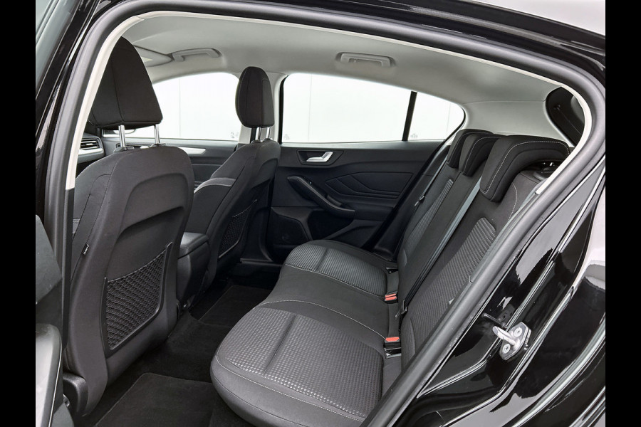 Ford Focus 1.0 EcoBoost Hybrid Trend Edition Business (NAVIGATIE, CAMERA, CARPLAY, PARKEERSENSOREN, GOED ONDERHOUDEN)
