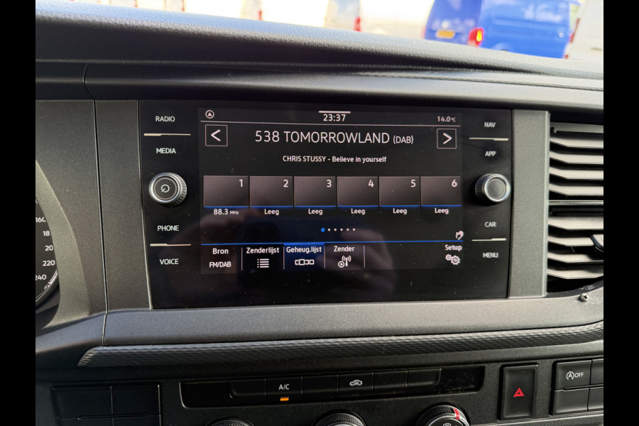 Volkswagen Transporter 2.0 TDI 150pk L2H1 30 DC 5 persoons Comfortline / vaste prijs rijklaar € 27.950 ex btw / / lease vanaf € / zwart metallic / nieuwe 20 inch velgen + banden / euro 6