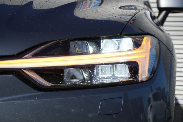 Volvo XC60 190PK T4 R-Design AUTOM. | SUPER LUXE | PANO | TREKHAAK
