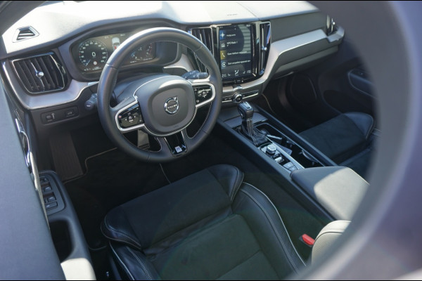 Volvo XC60 190PK T4 R-Design AUTOM. | SUPER LUXE | PANO | TREKHAAK