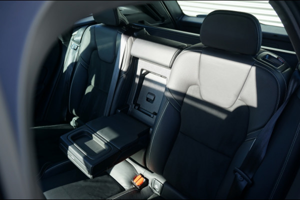 Volvo XC60 190PK T4 R-Design AUTOM. | SUPER LUXE | PANO | TREKHAAK