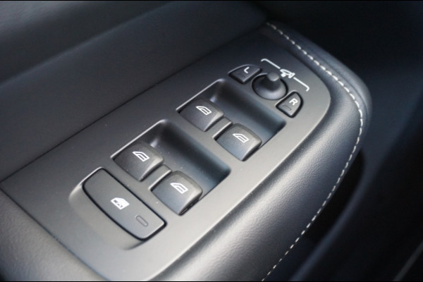 Volvo XC60 190PK T4 R-Design AUTOM. | SUPER LUXE | PANO | TREKHAAK