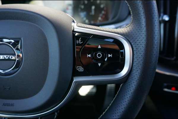 Volvo XC60 190PK T4 R-Design AUTOM. | SUPER LUXE | PANO | TREKHAAK