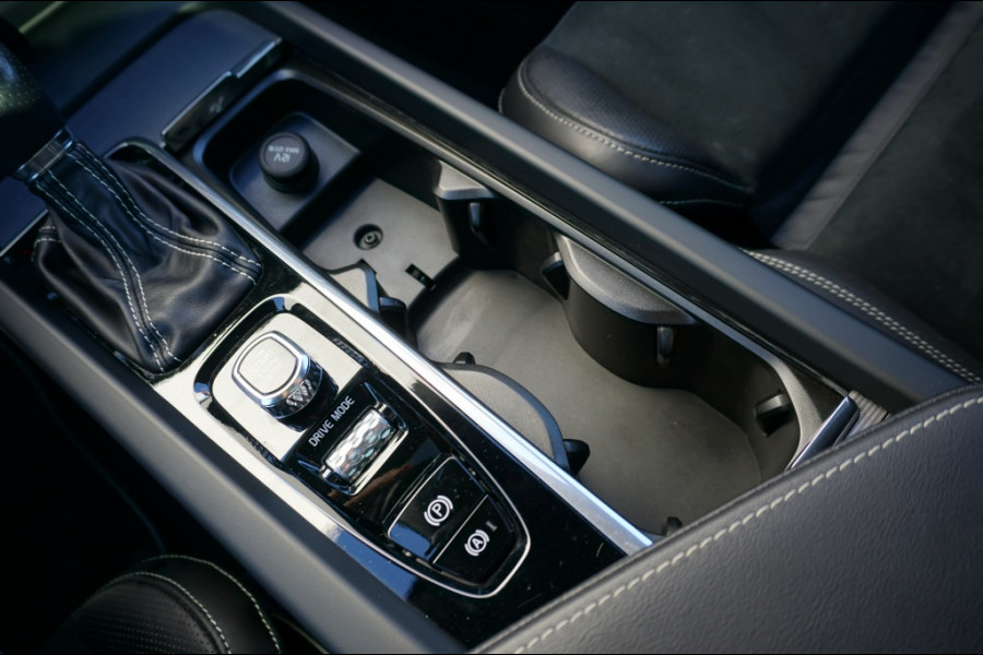 Volvo XC60 190PK T4 R-Design AUTOM. | SUPER LUXE | PANO | TREKHAAK