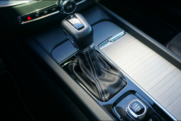 Volvo XC60 190PK T4 R-Design AUTOM. | SUPER LUXE | PANO | TREKHAAK