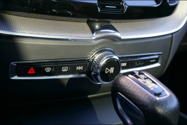 Volvo XC60 190PK T4 R-Design AUTOM. | SUPER LUXE | PANO | TREKHAAK