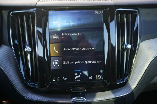 Volvo XC60 190PK T4 R-Design AUTOM. | SUPER LUXE | PANO | TREKHAAK