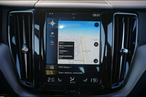 Volvo XC60 190PK T4 R-Design AUTOM. | SUPER LUXE | PANO | TREKHAAK