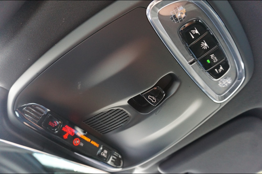 Volvo XC60 190PK T4 R-Design AUTOM. | SUPER LUXE | PANO | TREKHAAK