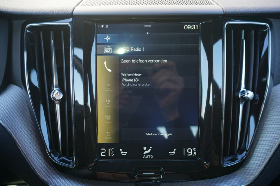 Volvo XC60 190PK T4 R-Design AUTOM. | SUPER LUXE | PANO | TREKHAAK