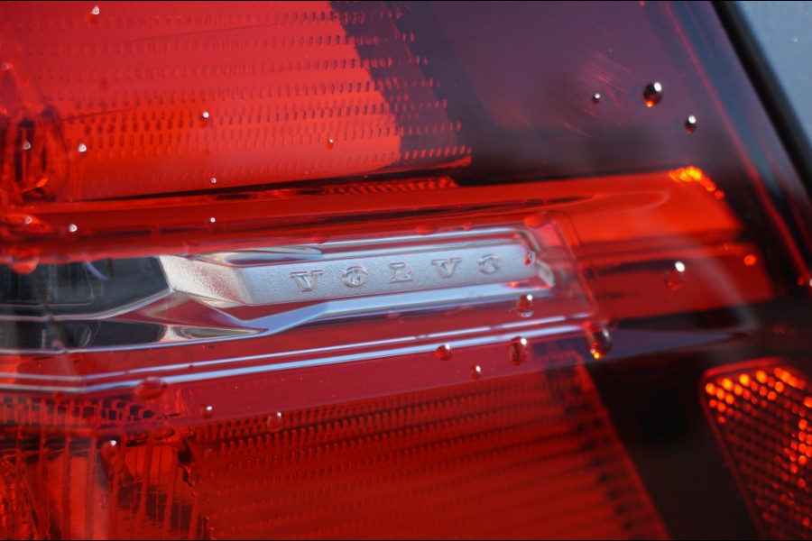 Volvo XC60 190PK T4 R-Design AUTOM. | SUPER LUXE | PANO | TREKHAAK