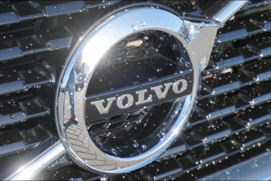 Volvo XC60 190PK T4 R-Design AUTOM. | SUPER LUXE | PANO | TREKHAAK