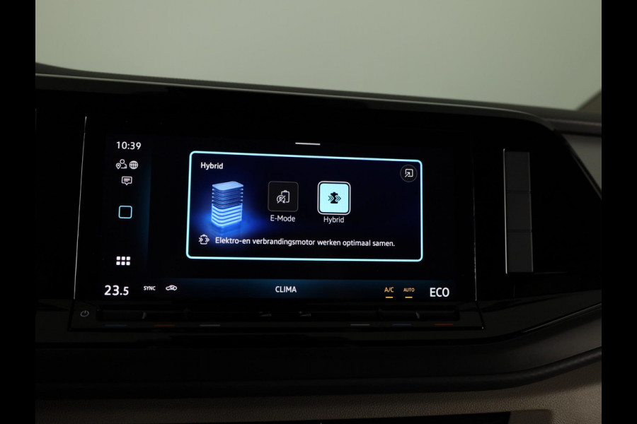 Volkswagen Multivan 1.5 eHybrid L2 Economy Business 4Motion | 7 Zits | Zwenkbare Trekhaak | Navigatie | Achteruitrij  Camera | Parkeer hulp | 65% getinte ruiten achter |
