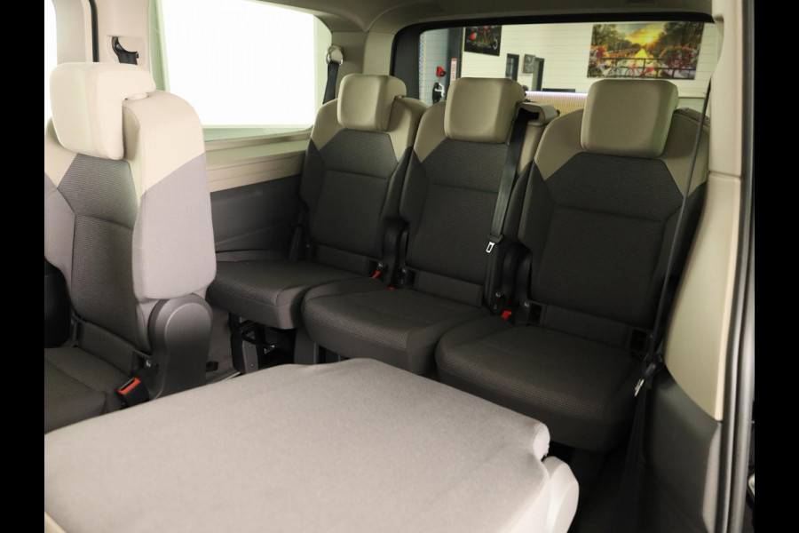 Volkswagen Multivan 1.5 eHybrid L2 Economy Business 4Motion | 7 Zits | Zwenkbare Trekhaak | Navigatie | Achteruitrij  Camera | Parkeer hulp | 65% getinte ruiten achter |