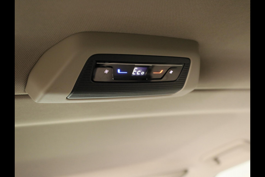Volkswagen Multivan 1.5 eHybrid L2 Economy Business 4Motion | 7 Zits | Zwenkbare Trekhaak | Navigatie | Achteruitrij  Camera | Parkeer hulp | 65% getinte ruiten achter |