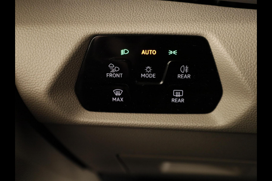 Volkswagen Multivan 1.5 eHybrid L2 Economy Business 4Motion | 7 Zits | Zwenkbare Trekhaak | Navigatie | Achteruitrij  Camera | Parkeer hulp | 65% getinte ruiten achter |