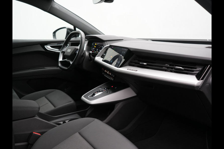 Audi Q4 e-tron 35 Advanced edition 55 kWh 170pk Dealer O.H. | Panodak | Head Up | Matrix LED | Sonos Audio | Voorstoelen Verwarmd | Apple Carplay | Navigatie | Virtual Cockpit Plus | DAB | 20"L.M | Cruise Control |