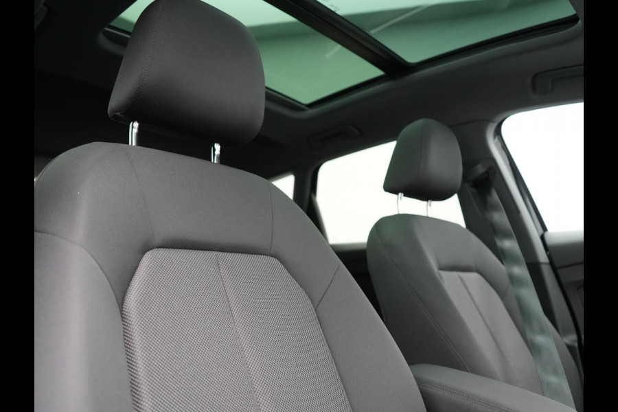 Audi Q4 e-tron 35 Advanced edition 55 kWh 170pk Dealer O.H. | Panodak | Head Up | Matrix LED | Sonos Audio | Voorstoelen Verwarmd | Apple Carplay | Navigatie | Virtual Cockpit Plus | DAB | 20"L.M | Cruise Control |