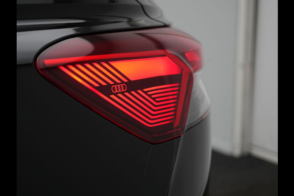 Audi Q4 e-tron 35 Advanced edition 55 kWh 170pk Dealer O.H. | Panodak | Head Up | Matrix LED | Sonos Audio | Voorstoelen Verwarmd | Apple Carplay | Navigatie | Virtual Cockpit Plus | DAB | 20"L.M | Cruise Control |
