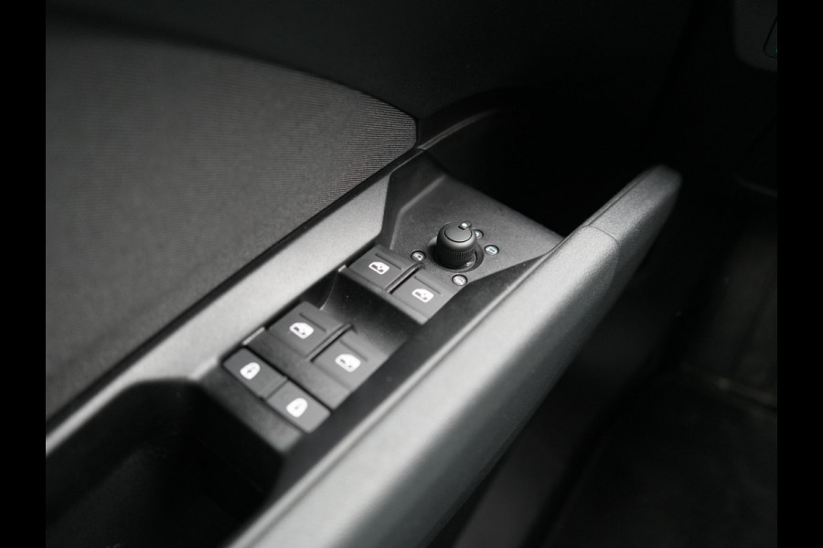 Audi Q4 e-tron 35 Advanced edition 55 kWh 170pk Dealer O.H. | Panodak | Head Up | Matrix LED | Sonos Audio | Voorstoelen Verwarmd | Apple Carplay | Navigatie | Virtual Cockpit Plus | DAB | 20"L.M | Cruise Control |