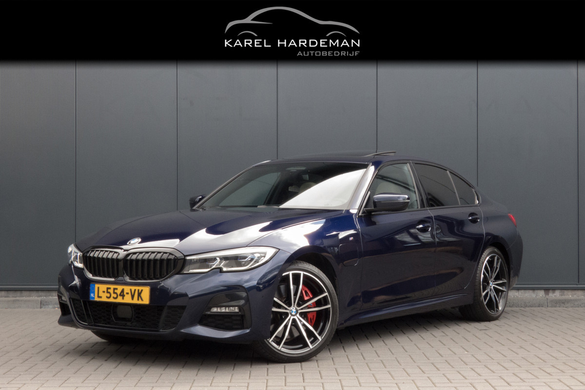 BMW 3-serie 330e High Executive | M-PAKKET | PANORAMADAK | HARMAN/KARDON | ACC | HEAD UP | TREKHAAK | SOH 93%