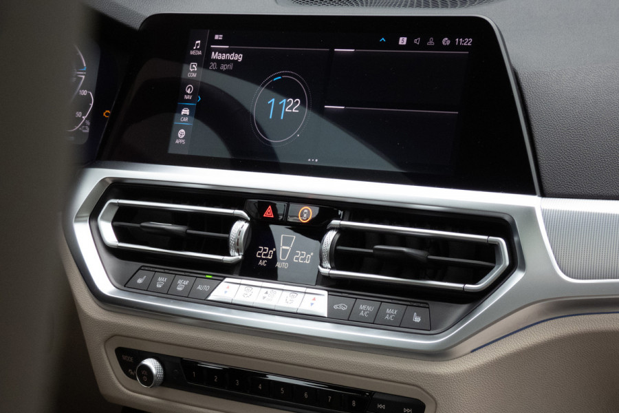 BMW 3-serie 330e High Executive | M-PAKKET | PANORAMADAK | HARMAN/KARDON | ACC | HEAD UP | TREKHAAK | SOH 93%