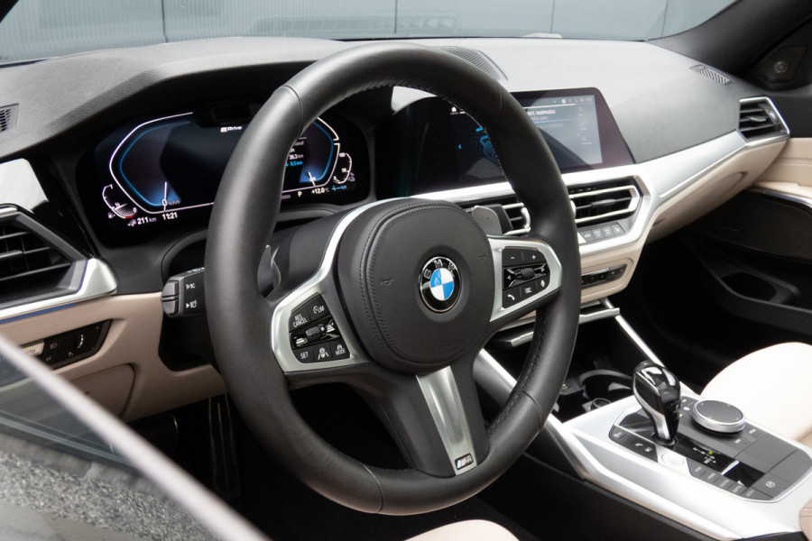 BMW 3-serie 330e High Executive | M-PAKKET | PANORAMADAK | HARMAN/KARDON | ACC | HEAD UP | TREKHAAK | SOH 93%